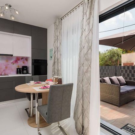 Apartment Flawless โตรกีร์ ภายนอก รูปภาพ
