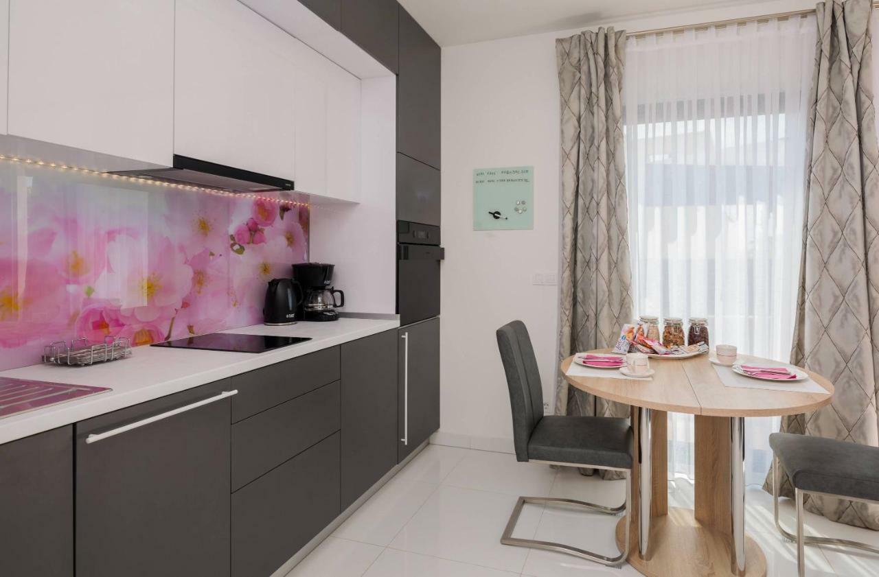 Apartment Flawless โตรกีร์ ภายนอก รูปภาพ