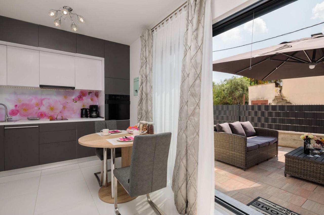 Apartment Flawless โตรกีร์ ภายนอก รูปภาพ