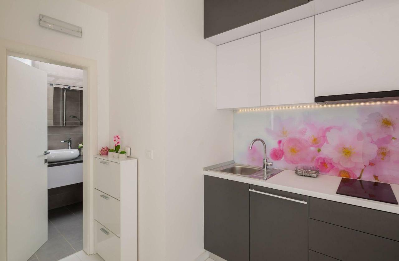 Apartment Flawless โตรกีร์ ภายนอก รูปภาพ